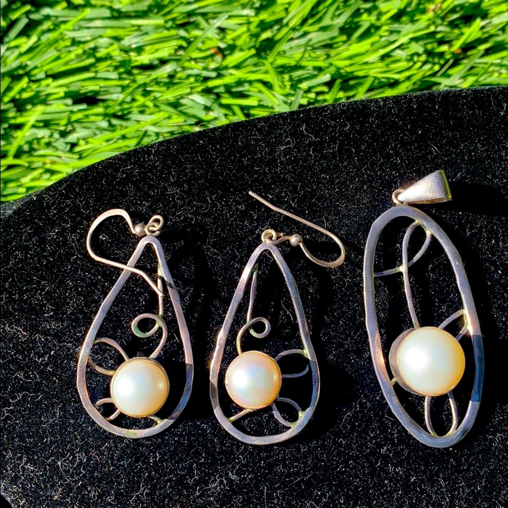 Artisan ss and faux pearl earrings and pendant